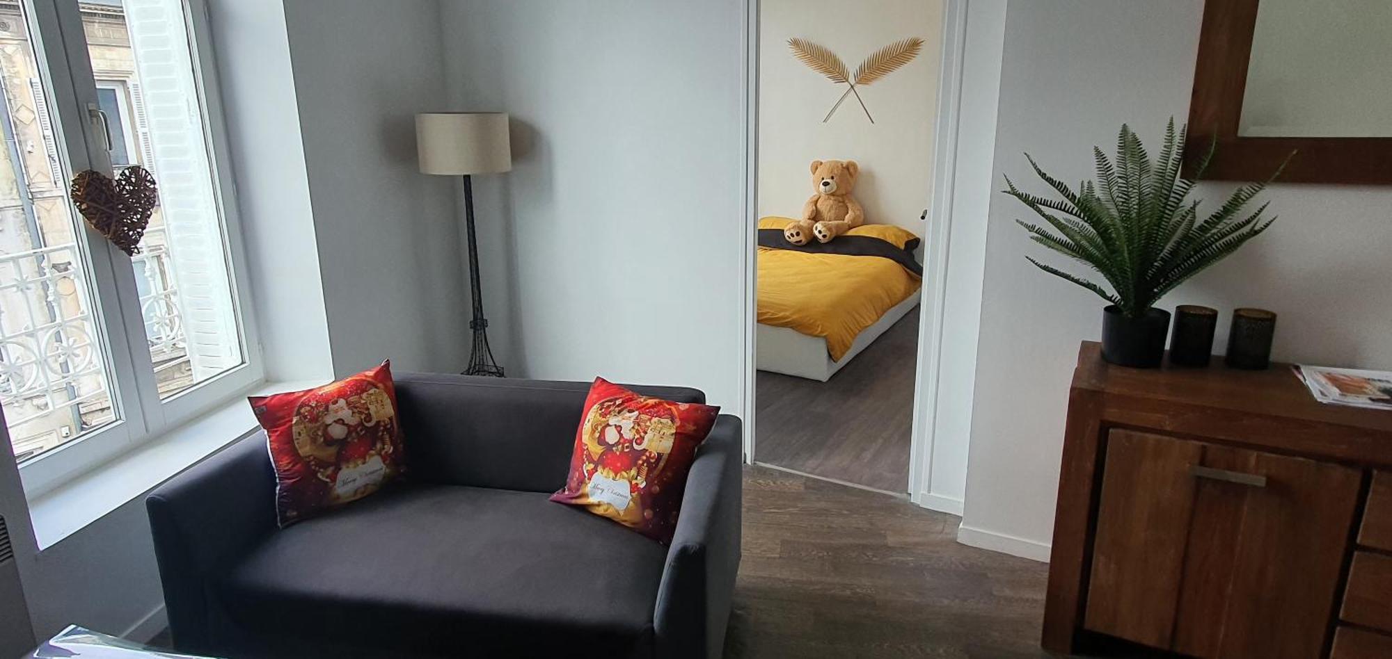 Lumineux & Convivial Apartment บัวร์ ภายนอก รูปภาพ