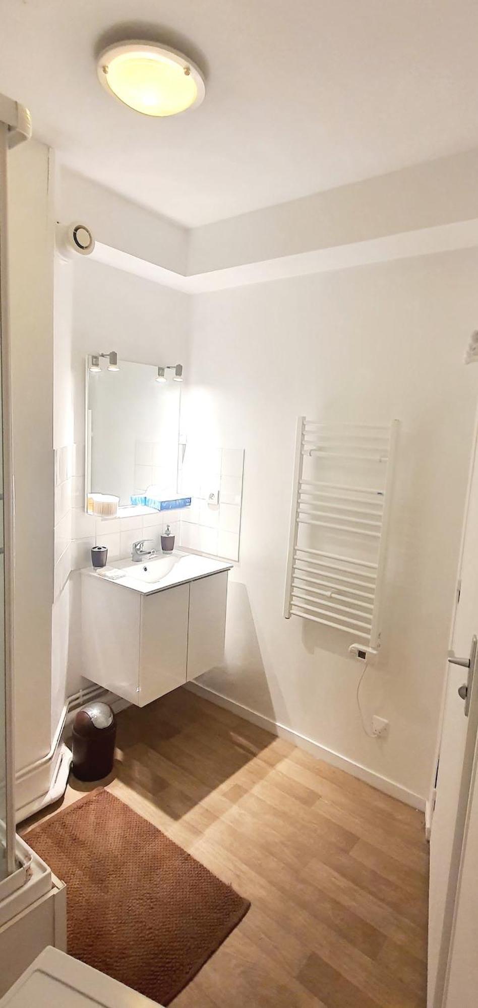 Lumineux & Convivial Apartment บัวร์ ภายนอก รูปภาพ